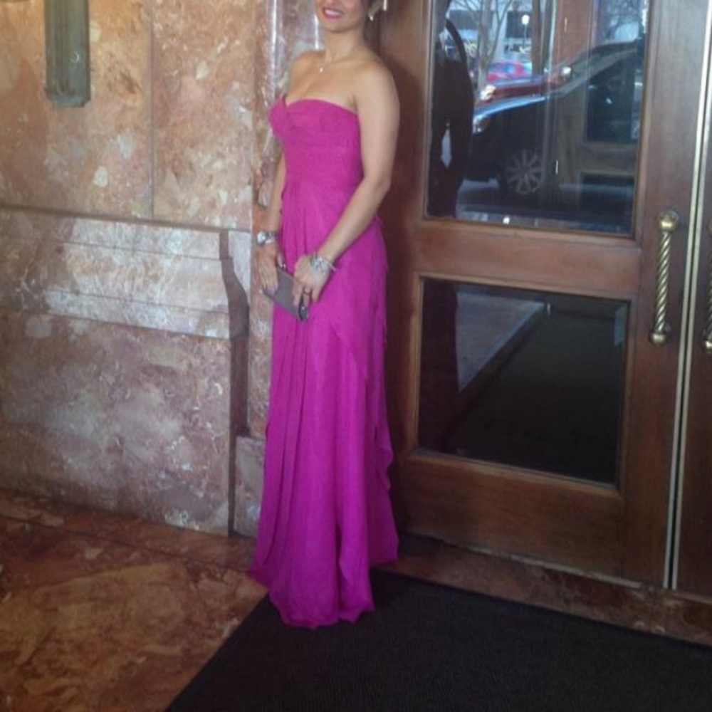 Adrianna Papell. E Red Carpet design-Prom Dress